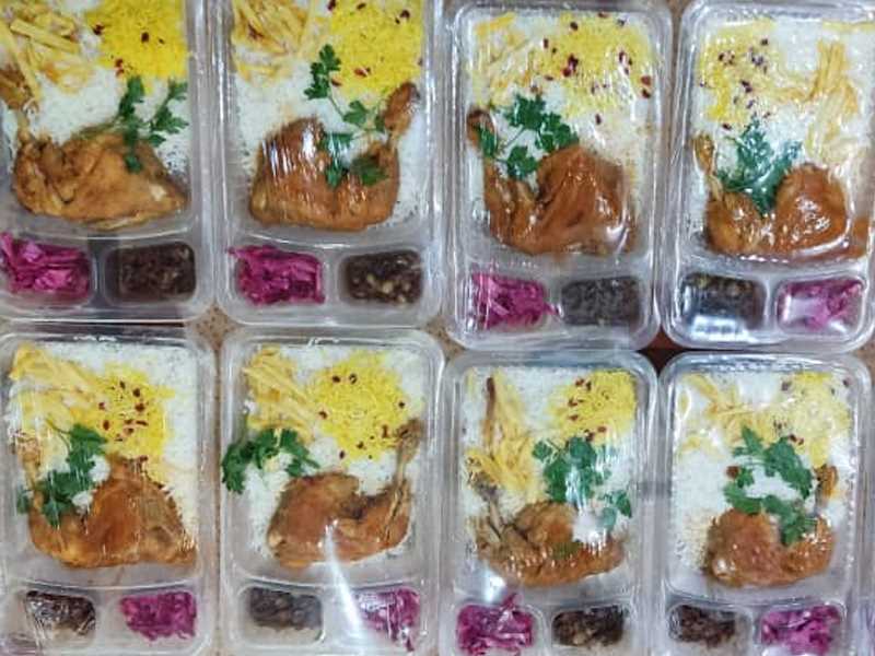 توزیع ۱۰۰ پرس غذای گرم بین نیازمندان تحت پوشش